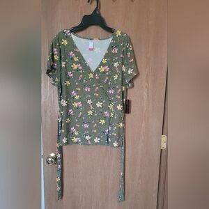 NWT No Boundaries Floral Wrap Top XXL/19